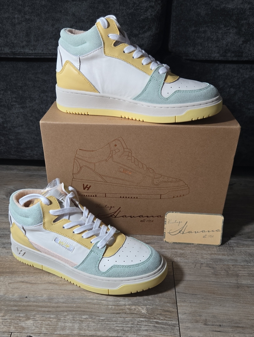 Celeste 2 White Pale Yellow Mint